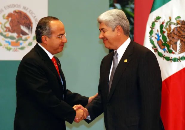 PacoRamirezAcu's tweet photo. 🎂🇲🇽 ¡FELIZ CUMPLEAÑOS, PRESIDENTE!

Muchas felicidades al expresidente @FelipeCalderon . Le deseo salud, éxito y muchos años más de vida al lado de su familia.

Reciba un fuerte abrazo y mis mejores deseos en este día. 🎉👏 https://t.co/VmMOQWLiwb