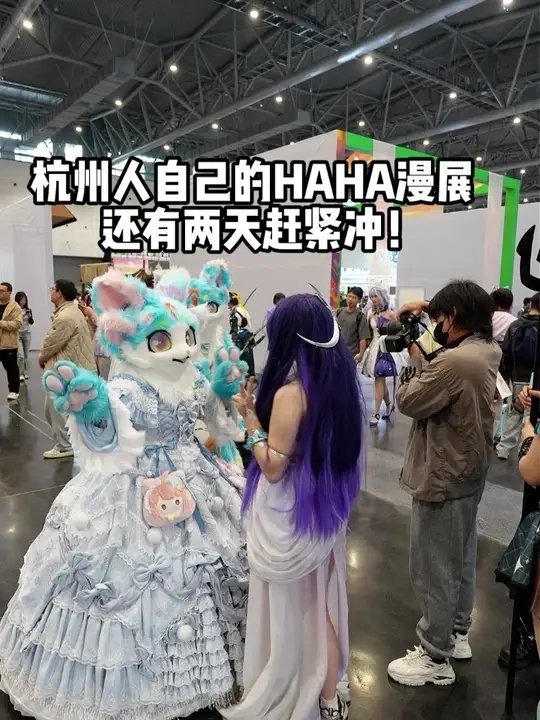 emilly7229's tweet photo. Just had the most hype day at the anime convention! Met amazing cosplayers, scored limited merch, and even got a photo with my favorite seiyuu. Can’t wait to come back next year! https://t.co/2tB36WFm4c