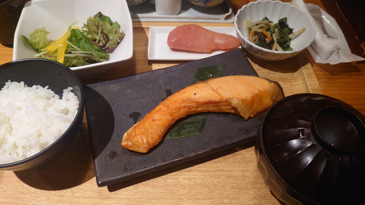 jSl91vsF86LteB2's tweet photo. シャケ定食で明太子食べてきた〜♪ https://t.co/UB7qH0dY6o