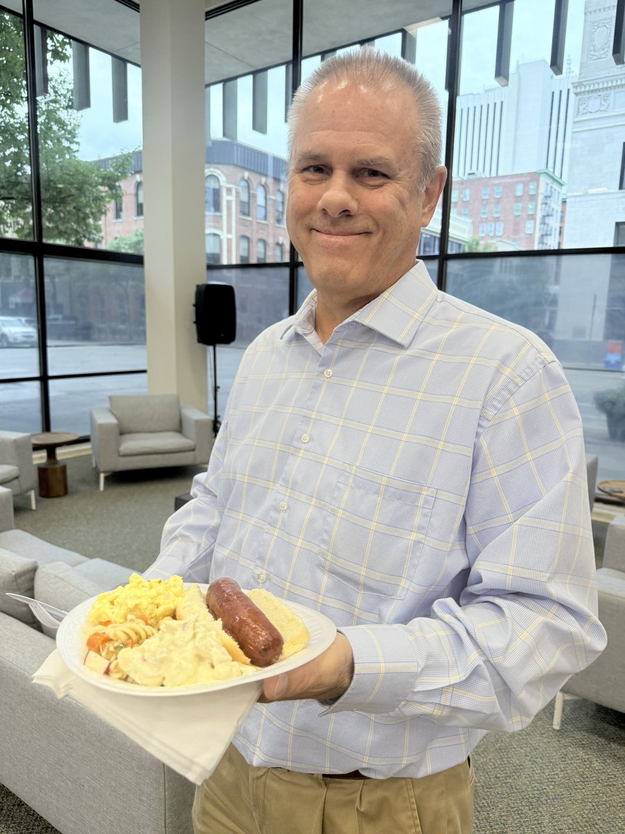 EditorRAG's tweet photo. What a fun Summer Shindig at @gazettedotcom — good food, big laughs, fun games + unyielding determination to make a difference for readers + advertisers  in IOWA. So humbled to be part of this talented #OneIowa Team. @PublishingAdams https://t.co/58fJKXujux