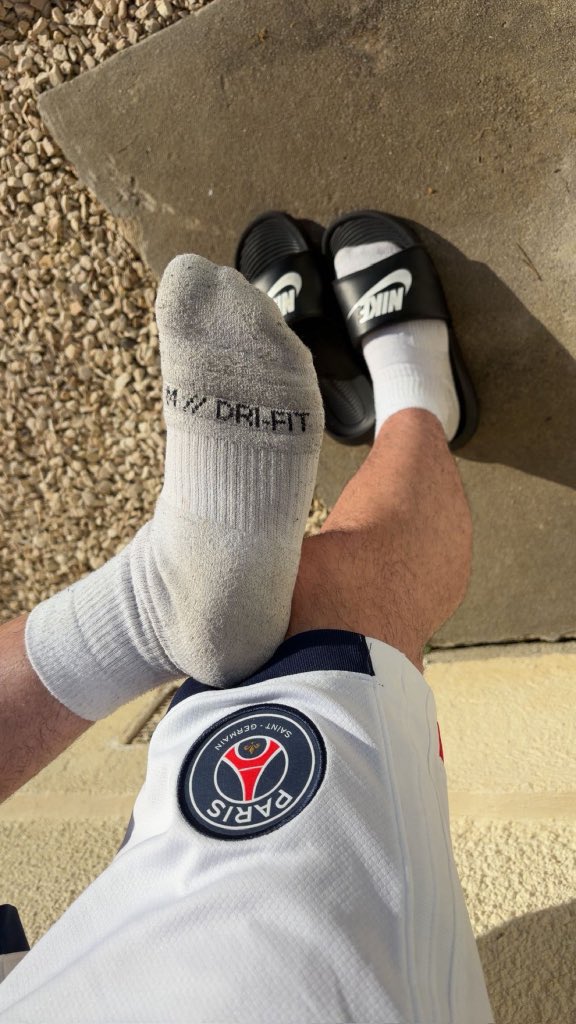 Lucaslvdmaster's tweet photo. 😈💸 Ici, on ne négocie pas : on assume, on paie et on recommence. Ton portefeuille connaît déjà son destin. 🦶 Viens te faire dépouiller par moi et @mdecack… et découvre ta place. 🔥

#Moneyslave #cahsmaster #soumis #pig #slave #feet https://t.co/RZoXCXTB2Y