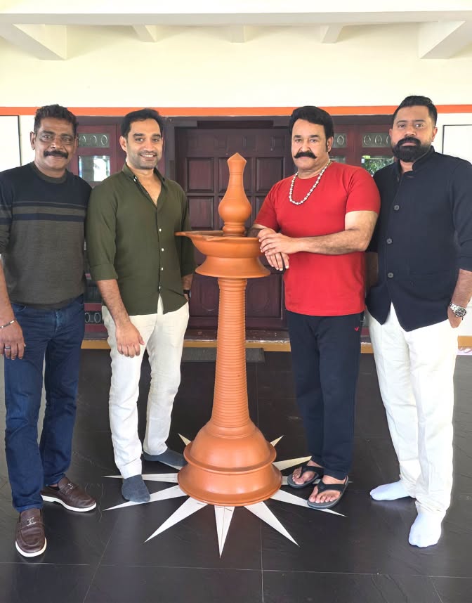 marclegrande's tweet photo. #Mohanlal - #AnoopSathyan - Teaming up with the dad and now the son! 😄 Pretty sure this will be entertaining, especially since I feel Anoop can pull off the rumoured crime comedy genre.
Still, I’m hoping for that road movie featuring L, Naseeruddin Shah & Mukesh. What a combo! https://t.co/qJO6w7qVWX