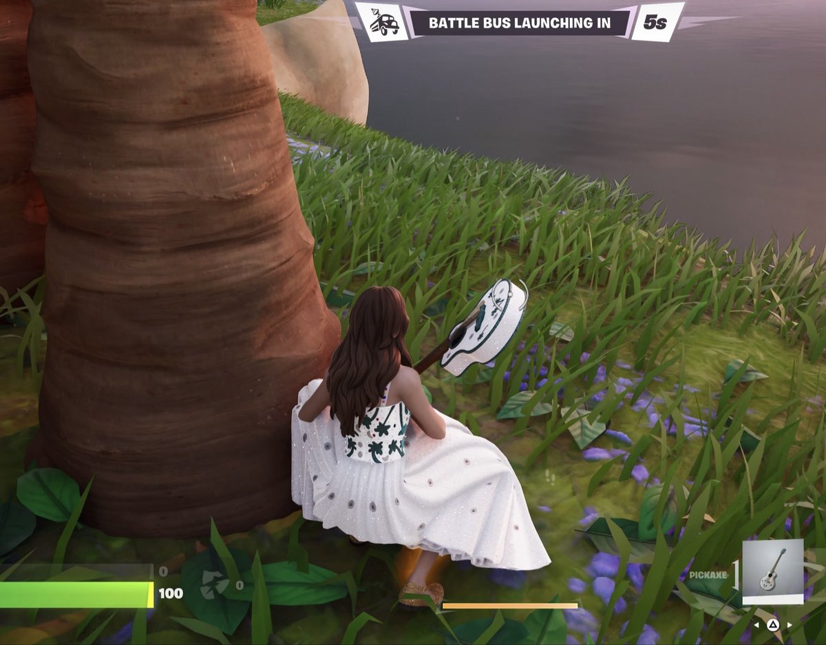 ThePer0laNegra's tweet photo. @FortniteStatus Laufey's dress no longer looks the way it was advertised
It used to flow naturally, but now it looks stiff and sticks to her legs.
Please fix this issue, restore the original dress physics or add an option in the styles tab to choose between a stiff or fluid dress. https://t.co/XJZPwzbWg1