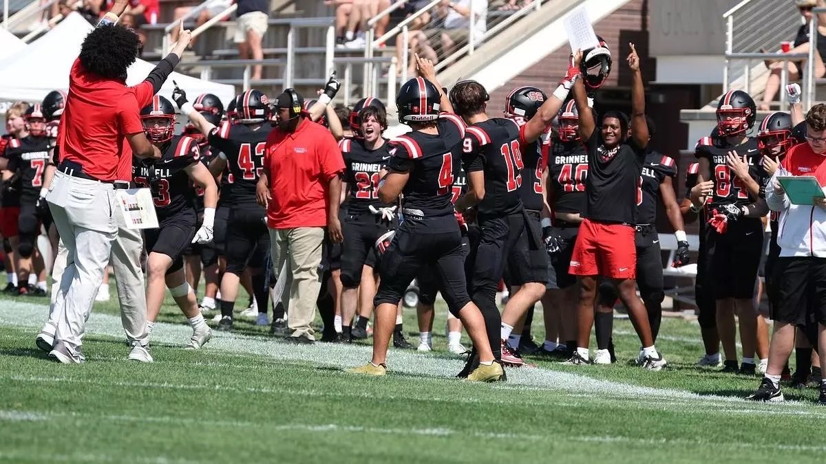 SamuelBoadu_27's tweet photo. After a great conversation with @CoachArias_87, I’m excited to receive an offer from Grinnell College.

@_Conz__ @LaneTechFB @HFCBarnes @CoachMGibson @CoachGrande28 @CoachTuckey @AllenTrieu 
@adamgorney @LemmingReport @TomLoy247 @EDGYTIM https://t.co/NcyPEpVdYk