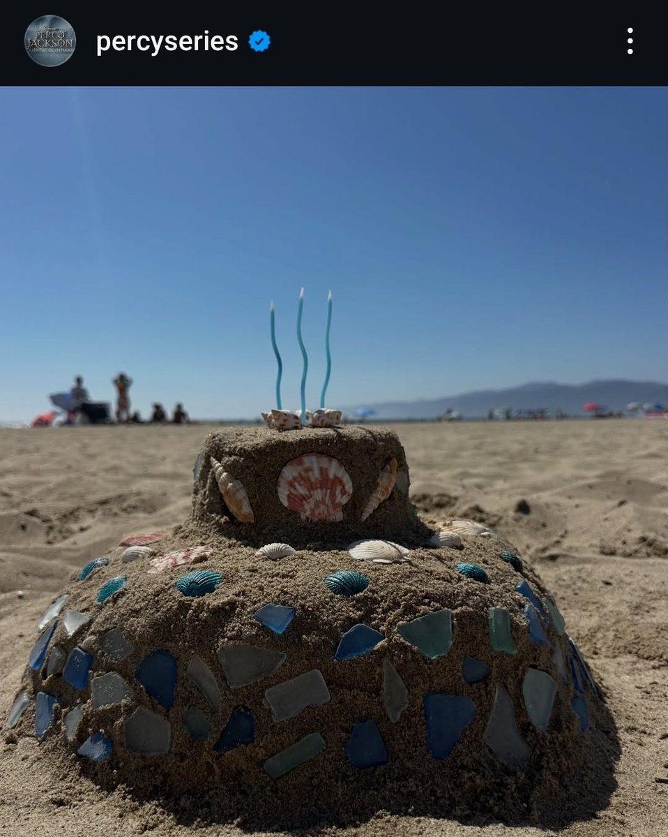 withscobell's tweet photo. não to crente no bolo de areia KKKKKKKK https://t.co/FzYXefP5NJ