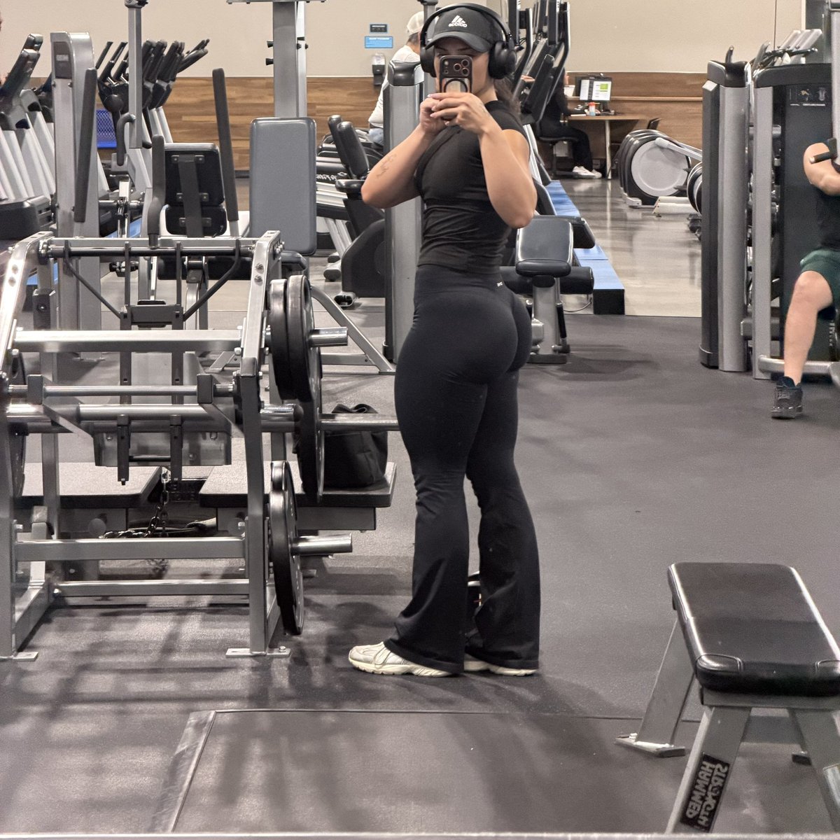 astrival_x's tweet photo. I need a sub to kiss my feet after such a hard leg day. https://t.co/FibOjjpUee