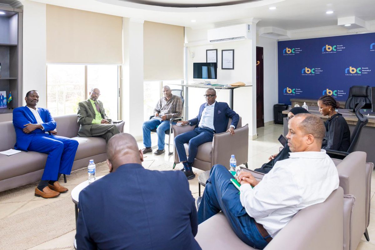 IGADHealthS's tweet photo. Strengthening for the Implementation of #HEPRR Project | #IGADHealth

📍Kigali, Rwanda

Earlier today, the Director of Health and Social Development, Amb. Moussa @meigague, met with Prof. Dr. @CMuvunyi, Director General of the Rwanda Biomedical Centre (@RBCRwanda), which hosts the Health Emergency Preparedness and Response Programme (#HEPRRP) in Rwanda.

The Directors discussed ways to strengthen collaboration between IGAD Health Programmes and #RBC under @RwandaHealth, including IGAD’s technical assistance in implementing #HEPRR Programme activities in Rwanda.

The @IGADSecretariat and @ECSA_HC serve as the regional coordinating organizations for the @WorldBankGroup-funded HEPRR Programme across Eastern and Southern Africa. 

#HEPRRPUpdates