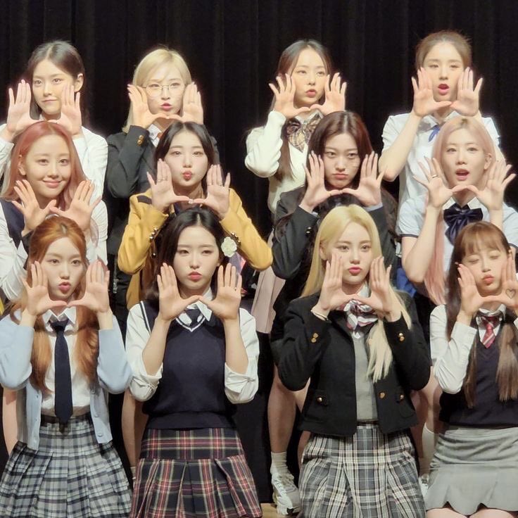 lookshyeju's tweet photo. happy birthday to my forever group, thank you for giving the moon a whole new meaning <3

#8YearsWithLoona https://t.co/BsHDBi0ODc