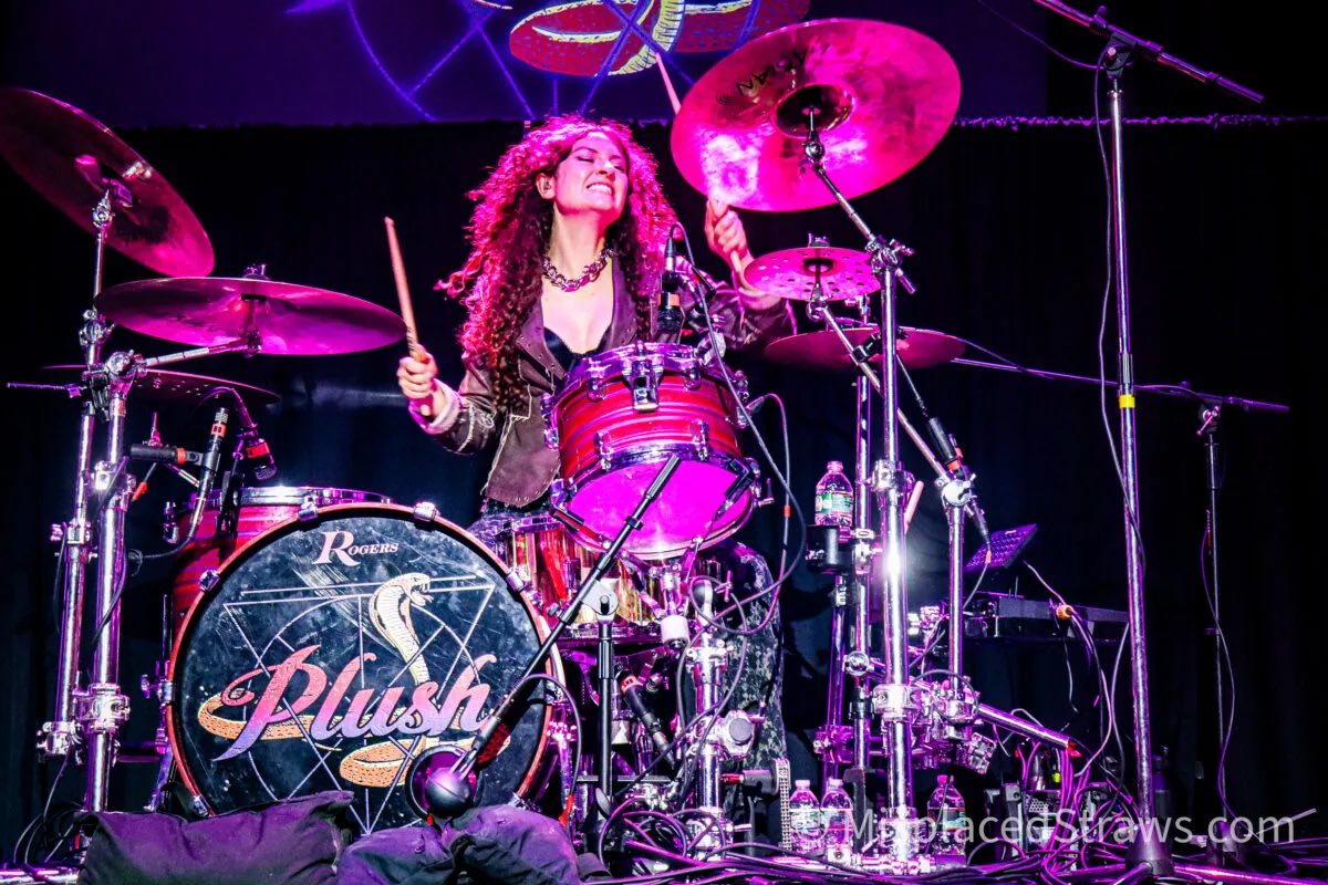jeffg972's tweet photo. Now on https://t.co/Eftpjk2mO9 are my Live Photos and review if @PLUSHROCKS w/@majormomentband from Springfield, MA! #newrock #TSO
 https://t.co/vzYgmQq1vx https://t.co/H0WYuxKBBf