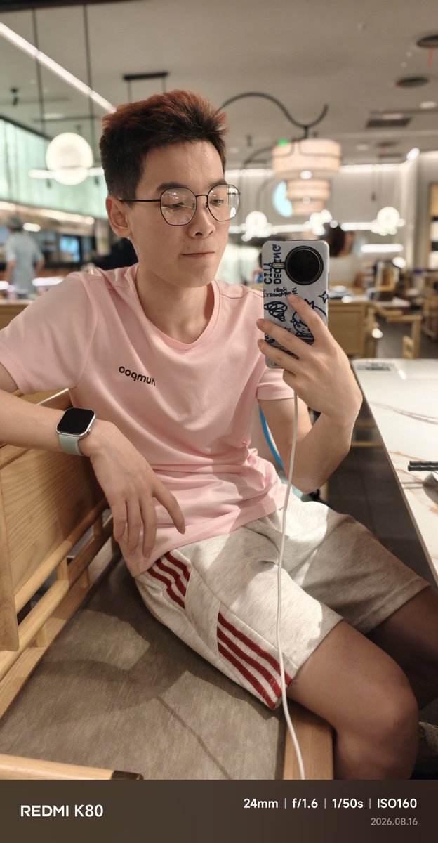 TetsuIsla's tweet photo. 这素？ #男大 #白袜 #眼镜男 https://t.co/13xIE1TOuE