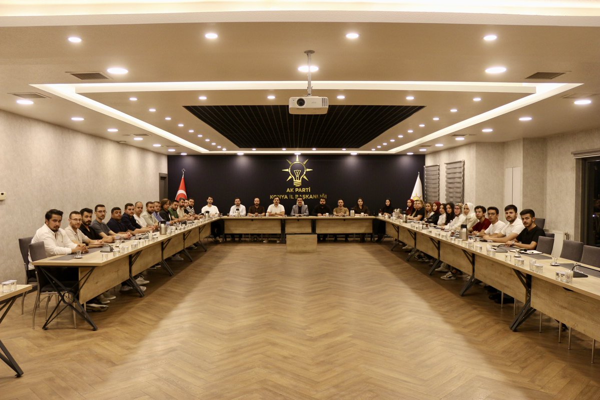 akgenclikkonya_'s tweet photo. Haftalık Olağan Yönetim Kurulu Toplantımızı, İl Gençlik Kolları Başkanımız @avibrahimkelek ’in Başkanlığında gerçekleştirdik. https://t.co/G6G8Byb2zr