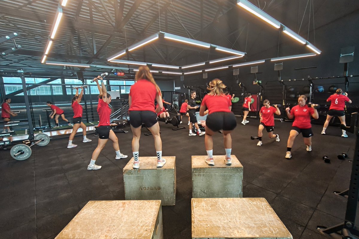 CbmZuazo's tweet photo. 🔊 PRETEMPORADA 2026-2027
🏋 Sesion de trabajo de nuestras #GuerrerasZuazotarras en las magníficas instalaciones de nuestro patrocinador BeUp BEC que nos permite desarrollar un trabajo más profesional y adecuado al plan de puesta a punto! Eskerrik asko! #AupaNeskak 💪
#ZuazoGara https://t.co/TTwWyTu4fy
