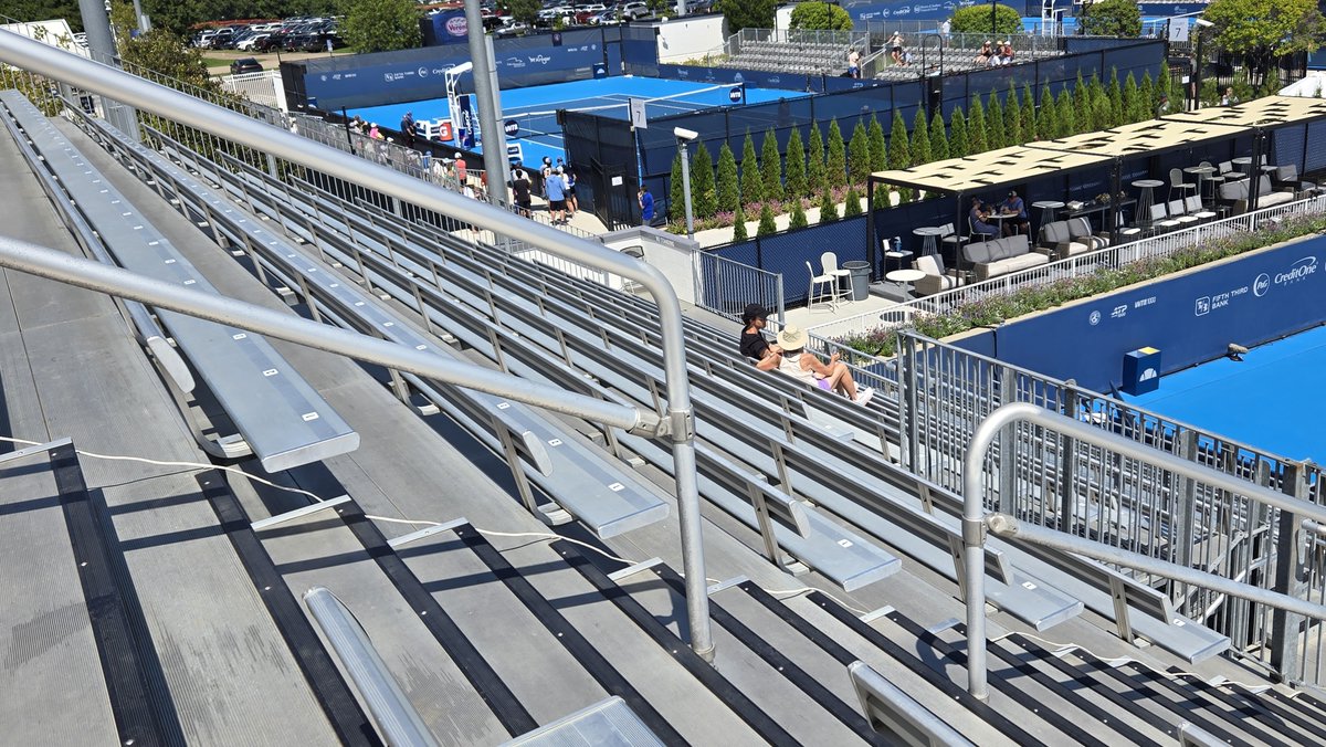 TennisInsideOut's tweet photo. I'm not an electrician or a lawyer who specializes in slip and fall cases, but a wire running along a staircase seems...ill-advised? #CincyTennis #Court3 https://t.co/oHZTryrPiY