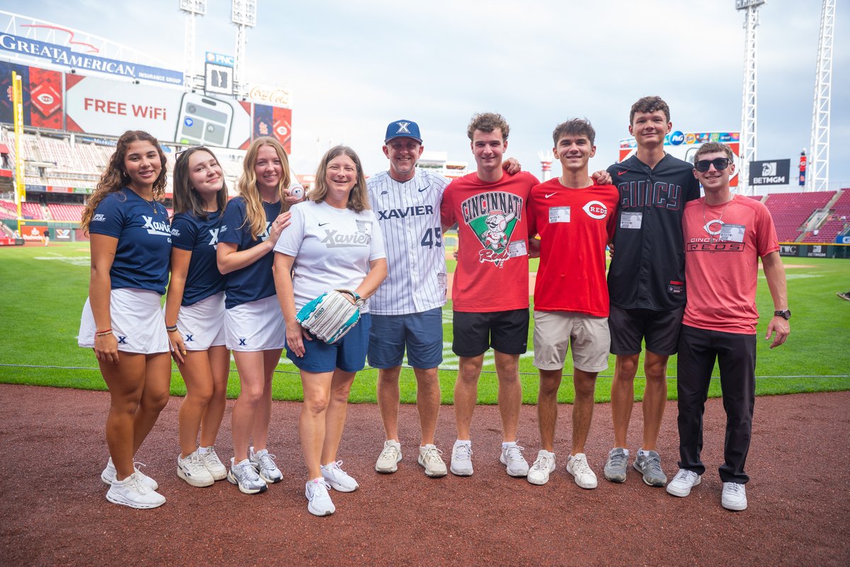 XUAthletics's tweet photo. Thanks for having us, @Reds ⚔️⚾️

We had a blast being recognized on the field before Monday’s game vs the St. Louis Cardinals!

📸: https://t.co/WWhQXGlmDM

#LetsGoX https://t.co/uzqNXTG2dX