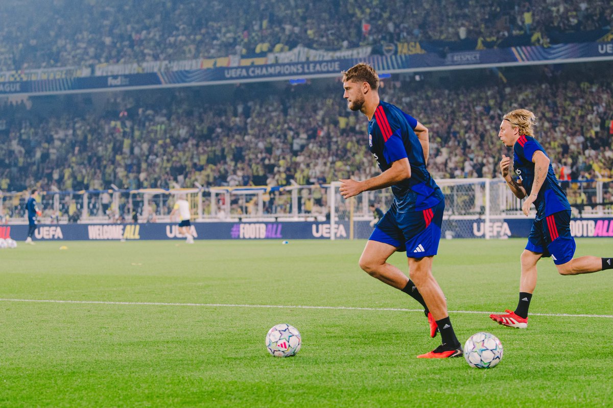 OL's tweet photo. À quelques minutes du coup d’envoi ⏳

#FenerbahçeOL https://t.co/7pJRkQlhqT