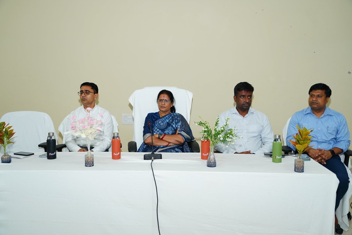 dm_puri's tweet photo. ### ସ୍ୱଚ୍ଛ ସମୁଦ୍ରତଟ, ସୁସ୍ଥ ପରିବେଶ ପାଇଁ ‘ସ୍ୱଚ୍ଛ ସମୁଦ୍ର କରିଡର’ ଅଭିଯାନ

ଆଜି ରାମଚଣ୍ଡୀଠାରେ ପର୍ଯ୍ୟଟନ ବିଭାଗ ଓ ବନ ବିଭାଗର ମିଳିତ ସହଯୋଗରେ ଆୟୋଜିତ ‘ସ୍ୱଚ୍ଛ ସମୁଦ୍ର କରିଡର’ ଅଭିଯାନର ଅଗ୍ରଗତି ନେଇ ଓଡ଼ିଶାର ମାନ୍ୟବର ଉପମୁଖ୍ୟମନ୍ତ୍ରୀ ଶ୍ରୀମତୀ ପ୍ରଭାତୀ ପରିଡ଼ା ମହୋଦୟାଙ୍କ ଅଧ୍ୟକ୍ଷତାରେ ଏକ ସମୀକ୍ଷା ବୈଠକ ଅନୁଷ୍ଠିତ ହୋଇଥିଲା।

ବୈଠକରେ ସମୁଦ୍ରତଟର ସ୍ୱଚ୍ଛତା, ପରିବେଶ ସୁରକ୍ଷା ଓ ଜୈବ ବିବିଧତାର ସଂରକ୍ଷଣ ସହ ଆମର ଅମୂଲ୍ୟ ପ୍ରାକୃତିକ ସମ��ପଦକୁ ଆଗାମୀ ପିଢ଼ି ପାଇଁ ସୁରକ୍ଷିତ ରଖିବା ଉପରେ ଗୁରୁତ୍ୱାରୋପ କରାଯାଇଥିଲା।

ବୈଠକରେ ପର୍ଯ୍ୟଟନ ବିଭାଗର କମିଶନର ତଥା ଶାସନ ସଚିବ, ପୁରୀ ଜିଲ୍ଲାପାଳ, ଡିଏଫଓ, ପର୍ଯ୍ୟଟନ ବିଭାଗର ବରିଷ୍ଠ ଅଧିକାରୀ ଓ ସେବାୟତମାନେ ଉପସ୍ଥିତ ଥିଲେ।

#SwachhaSamudraCorridor #Ramachandi #CleanCoast #BeachCleanliness #EnvironmentProtection #OdishaTourism #Puri #Odisha