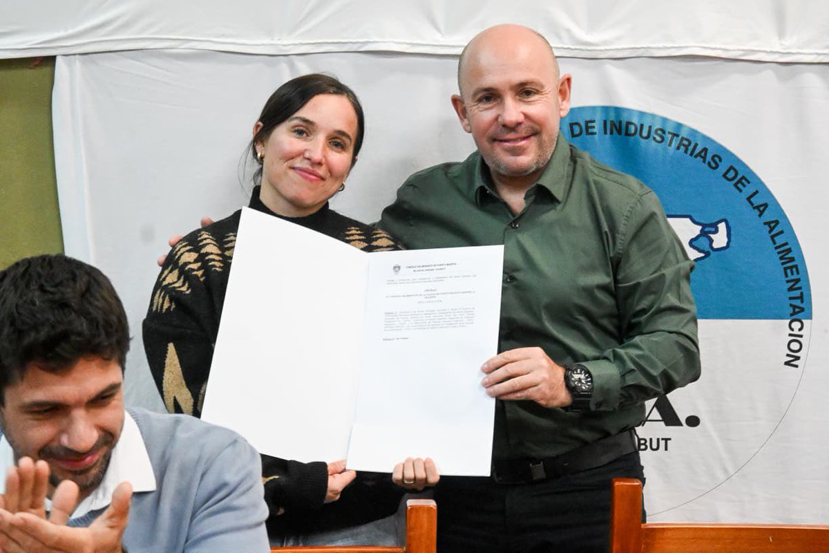OSPA_Pesca's tweet photo. Hoy @OSPA_Pesca, @CapipArgentina, el STIA y @Gus_Sastre con la Municipalidad de Puerto Madryn firmaron una carta acuerdo para coordinar acciones en conjunto y brindar acceso a la Terminalidad Educativa Secundaria de trabajadoras y trabajadores del sector pesquero. https://t.co/Y8AOPPSofC