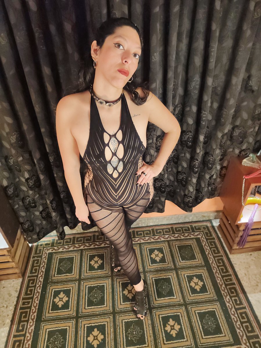 Sol_domme's tweet photo. Con ganas de darte lo que mereces 😈
Looking forward to giving you what you deserve 😈
#femdom #findom https://t.co/EPNAxSlY8p
