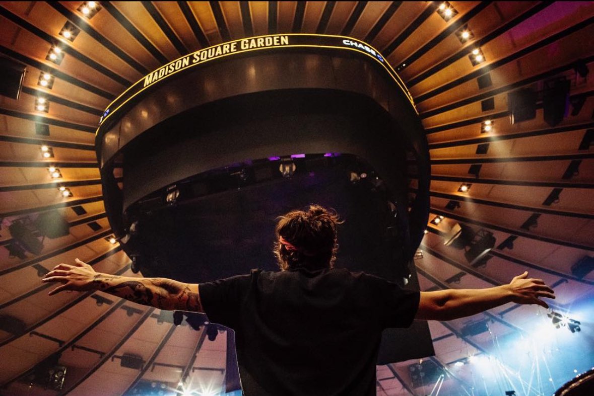 2019fineline's tweet photo. these pictures earning Helene the "Favorite Tour Photographer" award at the 2019 iHeartRadio Music Awards. well deserved <3 she captured everything beautifully 🤍😢 https://t.co/H2O8VW0hGb