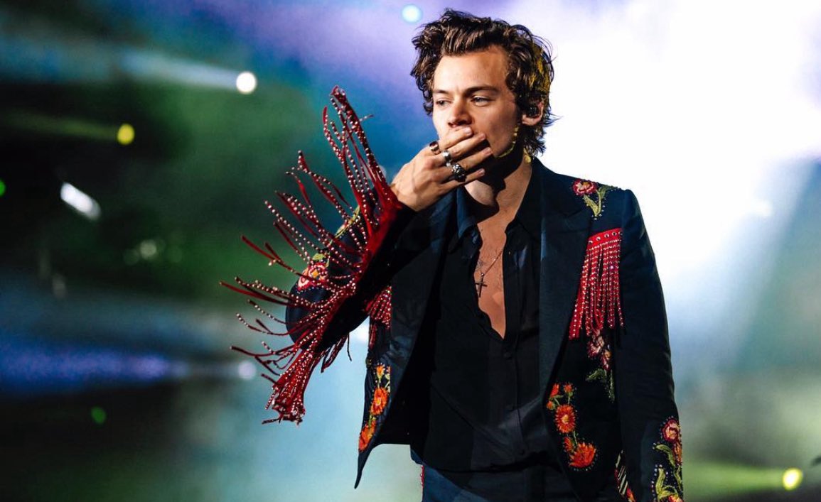 2019fineline's tweet photo. these pictures earning Helene the "Favorite Tour Photographer" award at the 2019 iHeartRadio Music Awards. well deserved <3 she captured everything beautifully 🤍😢 https://t.co/H2O8VW0hGb