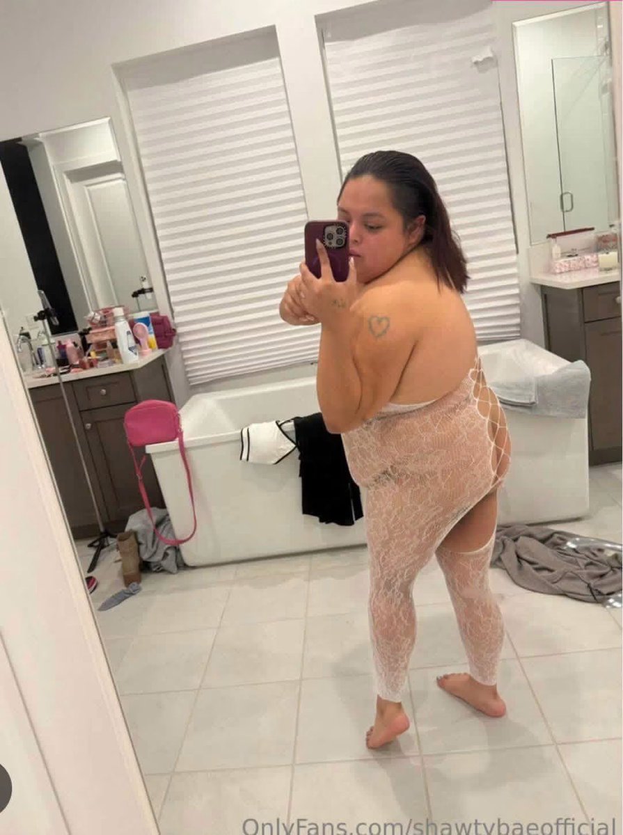 juliethardt's tweet photo. Me trying too look cute for my man https://t.co/SUJR0smZ9u