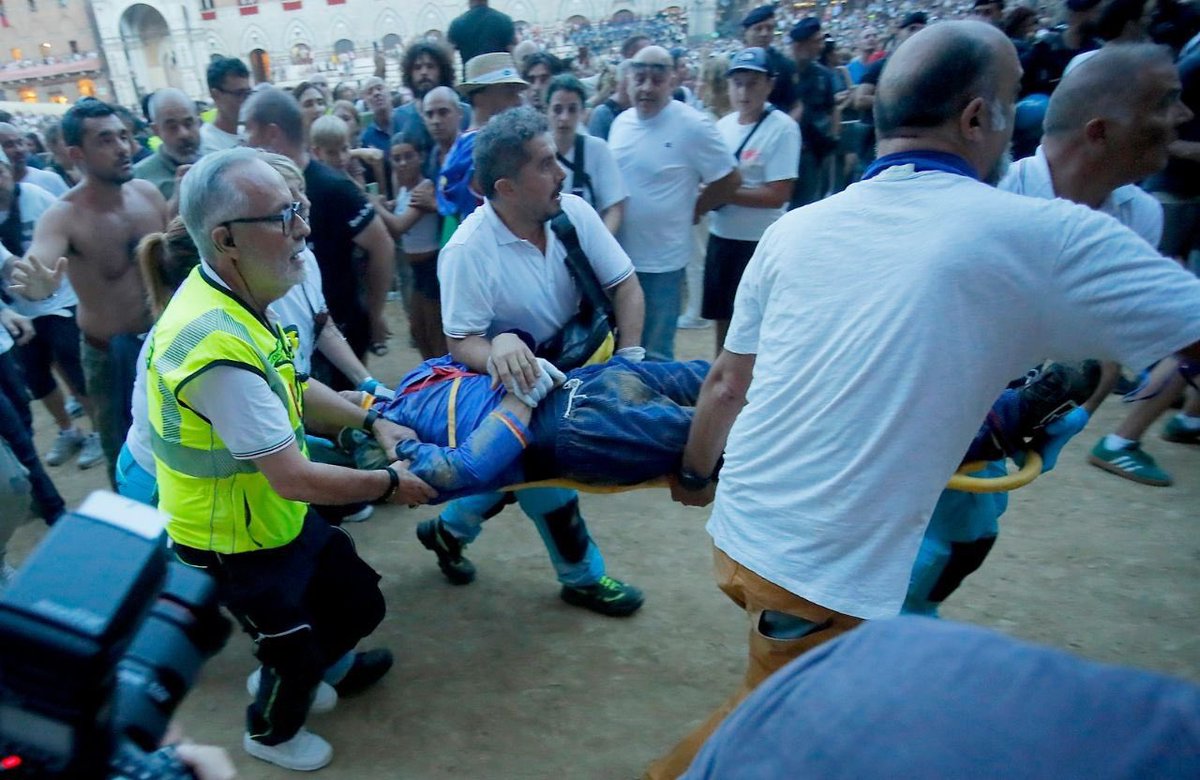ilnetflixaro's tweet photo. 🚨 arrivano le prime immagini di Tittia con i soccorritori. Momenti drammatici https://t.co/B0wcDaDrSf