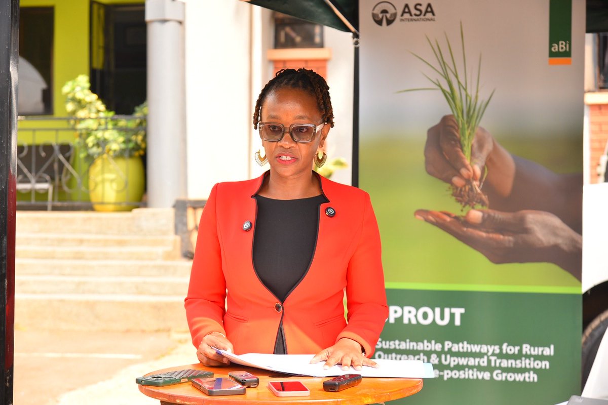 aBi_Finance's tweet photo. 𝗠𝗮𝗸𝗶𝗻𝗴 𝗳𝗶𝗻𝗮𝗻𝗰𝗲 𝘄𝗼𝗿𝗸 𝗯𝗲𝘁𝘁𝗲𝗿 𝗳𝗼𝗿 𝘄𝗼𝗺𝗲𝗻-𝗼𝘄𝗻𝗲𝗱 agri-𝗯𝘂𝘀𝗶𝗻𝗲𝘀𝘀𝗲𝘀 𝗶𝗻 𝗨𝗴𝗮𝗻𝗱𝗮

aBi Finance and ASA Microfinance Uganda have launched a UGX 2 billion+ project to expand access to green and inclusive finance for women farmers and women-owned agribusinesses in Northern and Eastern Uganda.

The #SPROUT project combines green finance and financial literacy training with stronger financial products, digital services, branch networks and staff capacity. Together, these interventions will make it easier for women farmers and women-owned agribusinesses to access finance that enables them to invest, grow their businesses and respond to climate-related risks.

Over two years, the partnership will facilitate more than 10,000 green loans, representing approximately UGX 10 billion in green financing, while helping women-owned businesses build the capacity to grow and graduate to larger financing as their needs evolve.

Highlighting the significance of #SPROUT, aBi Finance CEO @MonaMuguma said, “𝘐𝘵 𝘪𝘴 𝘵𝘩𝘳𝘰𝘶𝘨𝘩 𝘱𝘢𝘳𝘵𝘯𝘦𝘳𝘴𝘩𝘪𝘱𝘴 𝘴𝘶𝘤𝘩 𝘢𝘴 𝘵𝘩𝘪𝘴 𝘵𝘩𝘢𝘵 𝘸𝘦 𝘤𝘢𝘯 𝘦𝘹𝘱𝘢𝘯𝘥 𝘢𝘤𝘤𝘦𝘴𝘴 𝘵𝘰 𝘧𝘪𝘯𝘢𝘯𝘤𝘦, 𝘴𝘵𝘳𝘦𝘯𝘨𝘵𝘩𝘦𝘯 𝘧𝘪𝘯𝘢𝘯𝘤𝘪𝘢𝘭 𝘪𝘯𝘴𝘵𝘪𝘵𝘶𝘵𝘪𝘰𝘯𝘴 𝘢𝘯𝘥 𝘤𝘰𝘯𝘵𝘳𝘪𝘣𝘶𝘵𝘦 𝘵𝘰 𝘢 𝘮𝘰𝘳𝘦 𝘱𝘳𝘰𝘥𝘶𝘤𝘵𝘪𝘷𝘦, 𝘪𝘯𝘤𝘭𝘶𝘴𝘪𝘷𝘦 𝘢𝘯𝘥 𝘤𝘭𝘪𝘮𝘢𝘵𝘦-𝘳𝘦𝘴𝘪𝘭𝘪𝘦𝘯𝘵 𝘢𝘨𝘳𝘪𝘤𝘶𝘭𝘵𝘶𝘳𝘢𝘭 𝘴𝘦𝘤𝘵𝘰𝘳.”

This project builds on a five-year partnership between aBi Finance and ASA Microfinance Uganda, which has enabled more than 146,000 women farmers and women-owned agribusinesses to access finance.

We thank the @DKinUganda, Impact Fund Denmark and the @EUinUG for their continued support in making initiatives such as #SPROUT possible, and ASA Microfinance Uganda for the partnership.