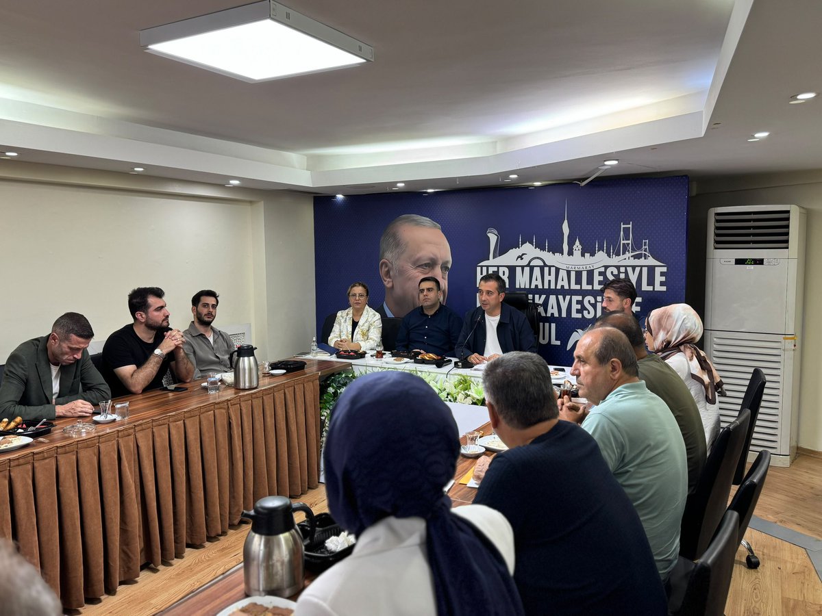 AKPartiSisli's tweet photo. İlçe Başkanımız Sn. Serkan Polat’ın başkanlığında, İl Sorumlumuz Sn. Osman Ertuğrul Yörük’ün katılımlarıyla haftalık olağan İlçe Yönetim Kurulu Toplantımızı gerçekleştirdik.

Toplantımızın hayırlara vesile olmasını temenni ediyoruz.🤝

@abdullahozdemir 
@srkplt 
@meozkaya 
@oeyoruk 
@akpartiistanbul