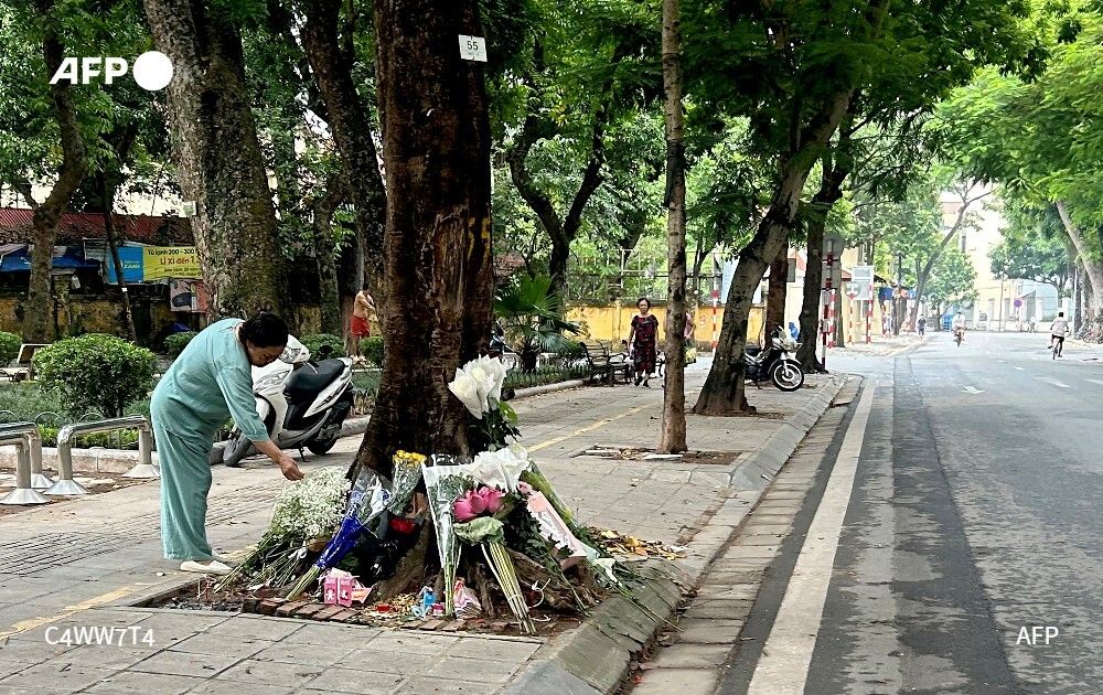 AFP's tweet photo. Vietnamese authorities counter days of online outrage over a senior official avoiding charges for a fatal car crash -- with a showpiece broadcast showing the dead young woman's father backing the decision.
https://t.co/YFh0N9XF3f https://t.co/kDVRlttuzY