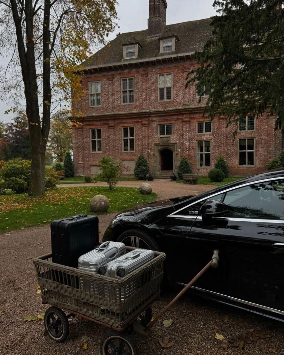 pamvonhadder's tweet photo. i need a British countryside type of autumn 🍂☕️🪵🧶 https://t.co/v43kenJNBa