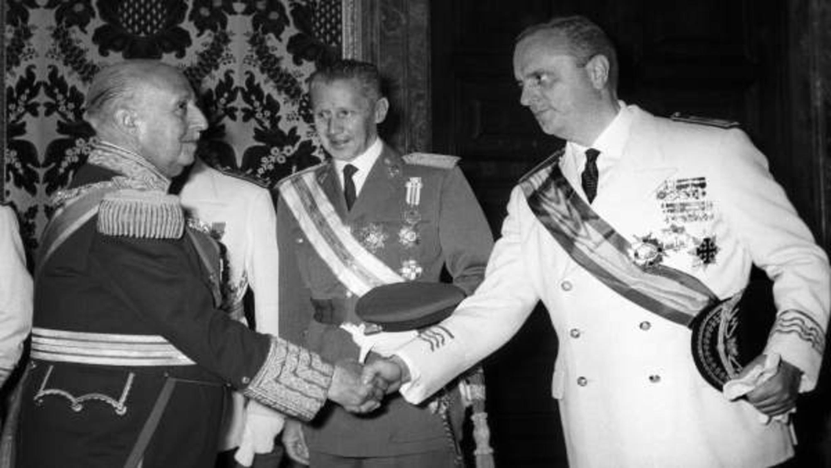 Luis_Endera's tweet photo. @JuanMa_Moreno Tienes MUY POCA VERGÜENZA. 

Tu partido lo fundó uno de los asesinos de Franco. Él mismo hubiera ASESINADO a Federico García Lorca sin pestañear, lo sabes perfectamente. https://t.co/Ezyf1PPjmo