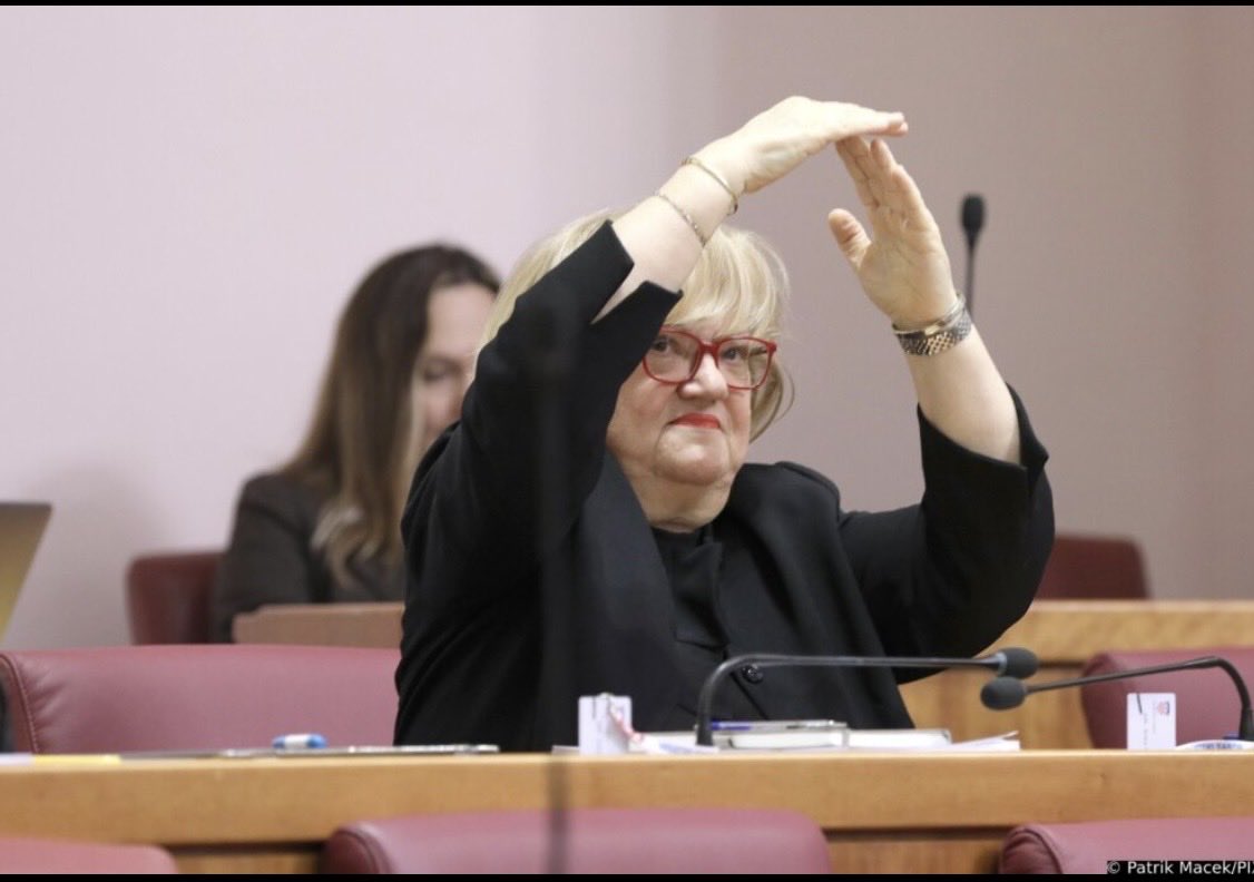 JureRotim's tweet photo. Kakva mama takva kći….. https://t.co/UIXSeK6MZR