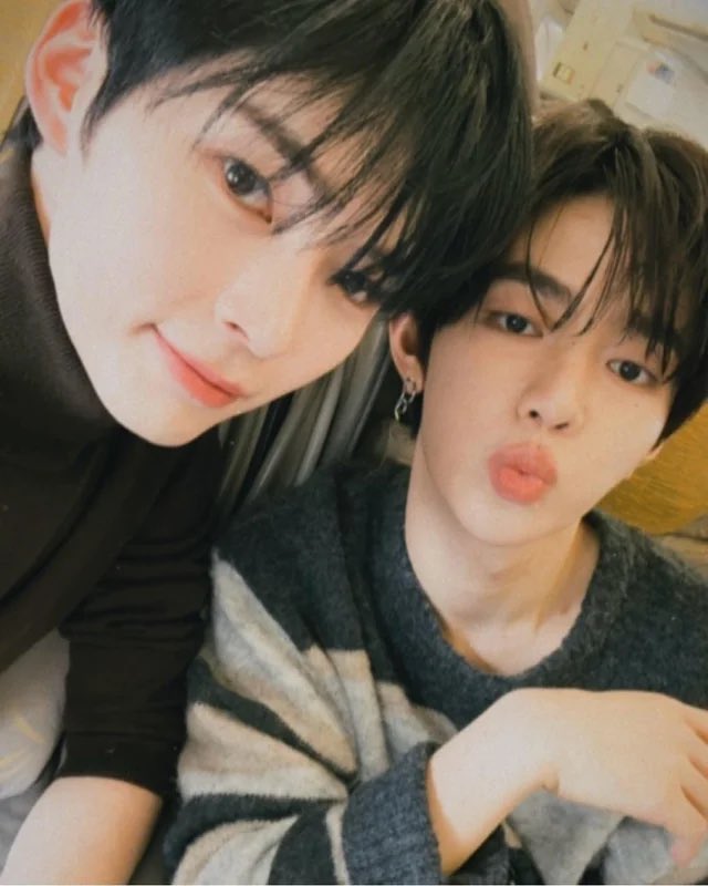 binhaorot's tweet photo. HB is a 23 year old VIRGIN

- 13k
- explicit - binneul
- college au, humor, crack, fluff
- virgin!bin dms neul to take his virginity

ao3 link - https://t.co/789gwkatOU https://t.co/oQg8txe2mv