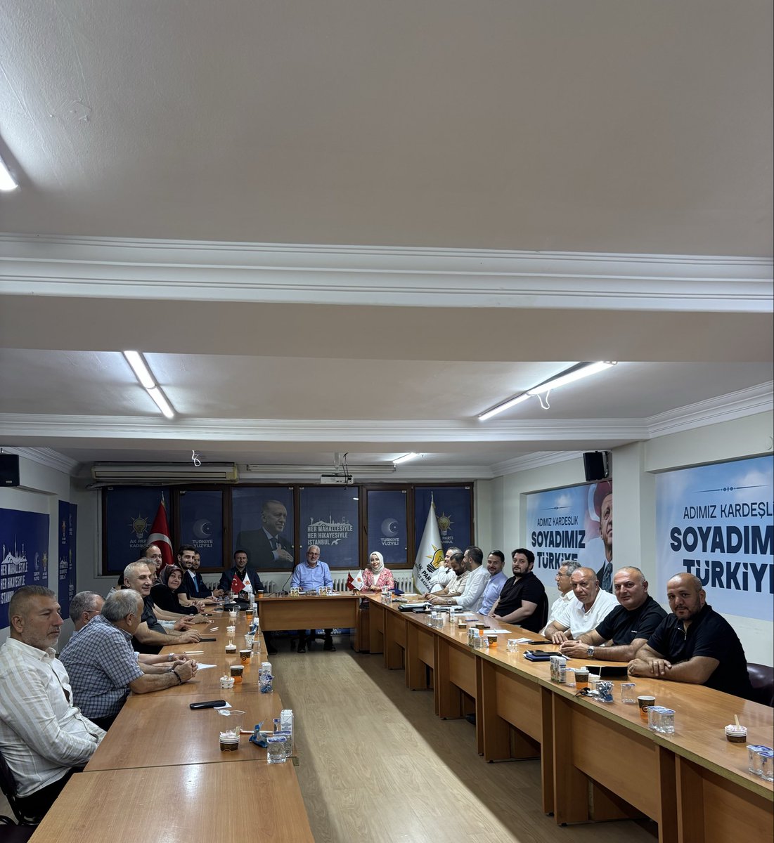 akkadikoy's tweet photo. Haftalık olağan Yönetim Kurulu Toplantımızı, İlçe Başkanımız Sayın Orhan KAHYA’nın başkanlığında; İl Koordinatörümüzün katılımlarıyla İlçe Başkanlığımızda gerçekleştirdik.

@orhan_kahya 
@akpartiistanbul 
@abdullahozdemir 
@mehmetsahinbsk 
@Nurullahaktas__ https://t.co/RSTs005b6O