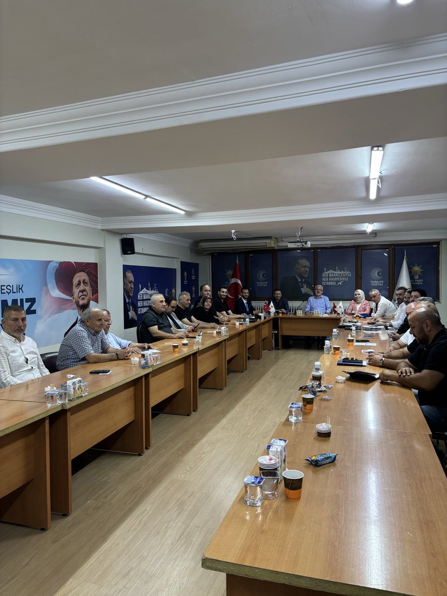 akkadikoy's tweet photo. Haftalık olağan Yönetim Kurulu Toplantımızı, İlçe Başkanımız Sayın Orhan KAHYA’nın başkanlığında; İl Koordinatörümüzün katılımlarıyla İlçe Başkanlığımızda gerçekleştirdik.

@orhan_kahya 
@akpartiistanbul 
@abdullahozdemir 
@mehmetsahinbsk 
@Nurullahaktas__ https://t.co/RSTs005b6O