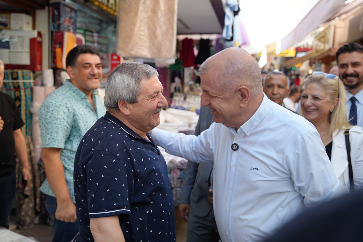 umitozdag's tweet photo. Zafer Partisi olarak bugün Ankara Kalesi ve Hamamönü'nde esnaf ve vatandaşlarımızla bir araya geldik.

Yoğun ilgi ve sevgisiyle bizlere büyük moral veren Altındağ halkına teşekkürlerimi sunuyorum. https://t.co/GAxFXb2pvv