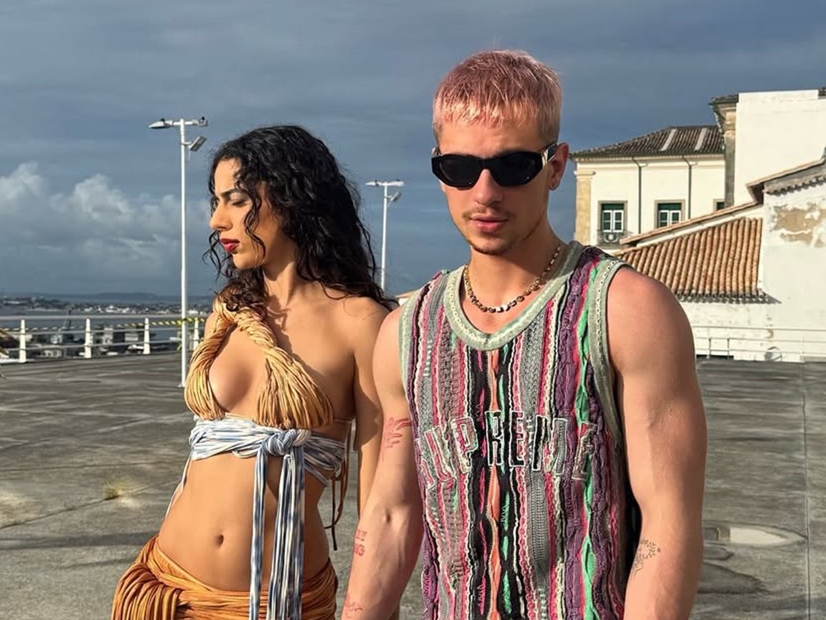 centralreality's tweet photo. Marina Sena fala sobre término com Juliano Floss:

“Os dois entenderam que a relação se transformou e o ciclo juntos, como um casal, se encerrou. Existe, naturalmente, a tristeza pelo fim de um relacionamento, mas Marina segue focada em seus projetos e guarda com carinho tudo o que viveram”.
