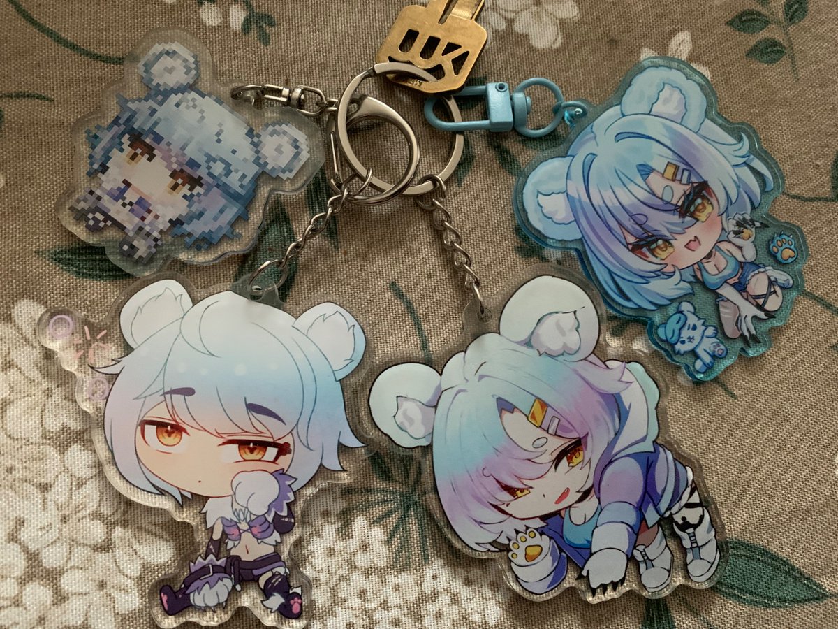 dynamitewild's tweet photo. Thank you @su_niii for the adorable @IceySnowpaws keychain! I love it! I couldn’t make to Offkai but I’m happy I could at least get one of these! 😙 It’s so cute and it’s double sided too! 😭 One more lil cutie pie to dangle from my keys! 🩵 I wonder how many more I can fit.. 😵‍💫 https://t.co/4pKUNCoflV