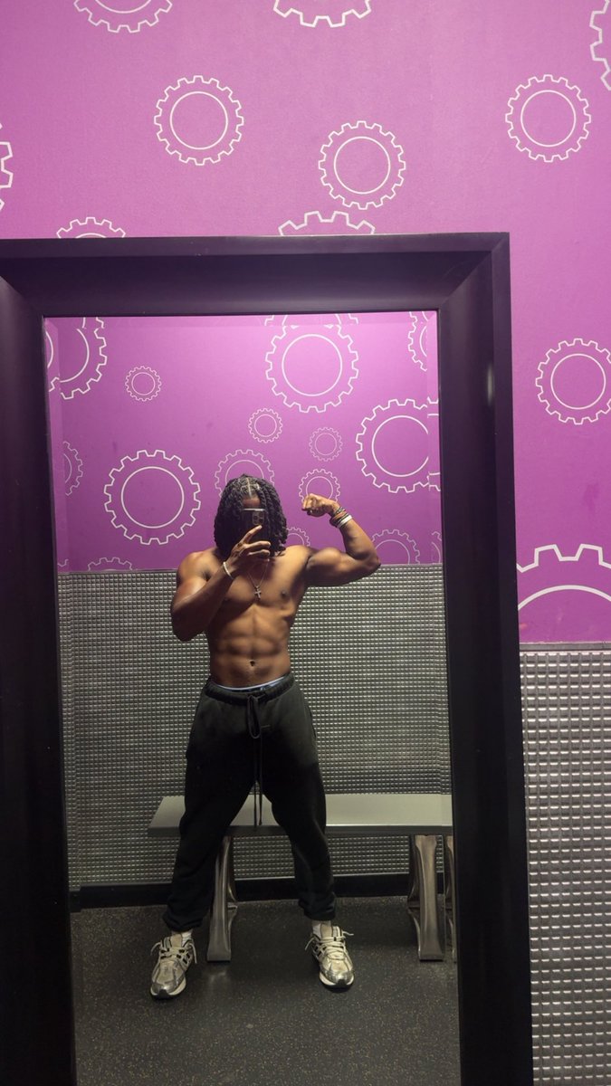 dev_vxt's tweet photo. Post workout 😤 https://t.co/ty3NMfEgG4