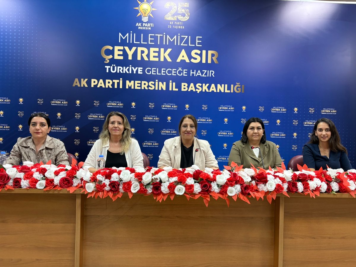 Hulya_Ekin33's tweet photo. 📍AK Parti Mersin İl Başkanlığı 

Haftalık olağan yönetim kurulu toplantımızı gerçekleştirdik.

Hayırlara vesile olsun inşAllah 

#Mersin #AKParti https://t.co/x6rOPeELNp