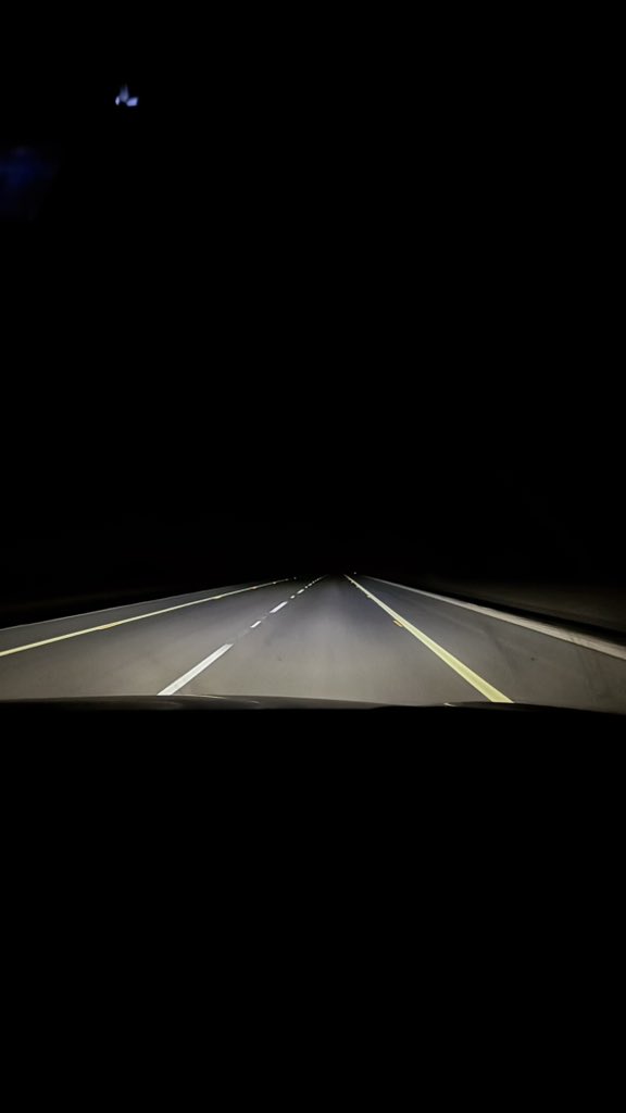 svniil1's tweet photo. على سكة الدنيا وطردٍ ورى الأيام
نسامر طواري الليل مسرى وطرقيه https://t.co/DqFSDjNiH9