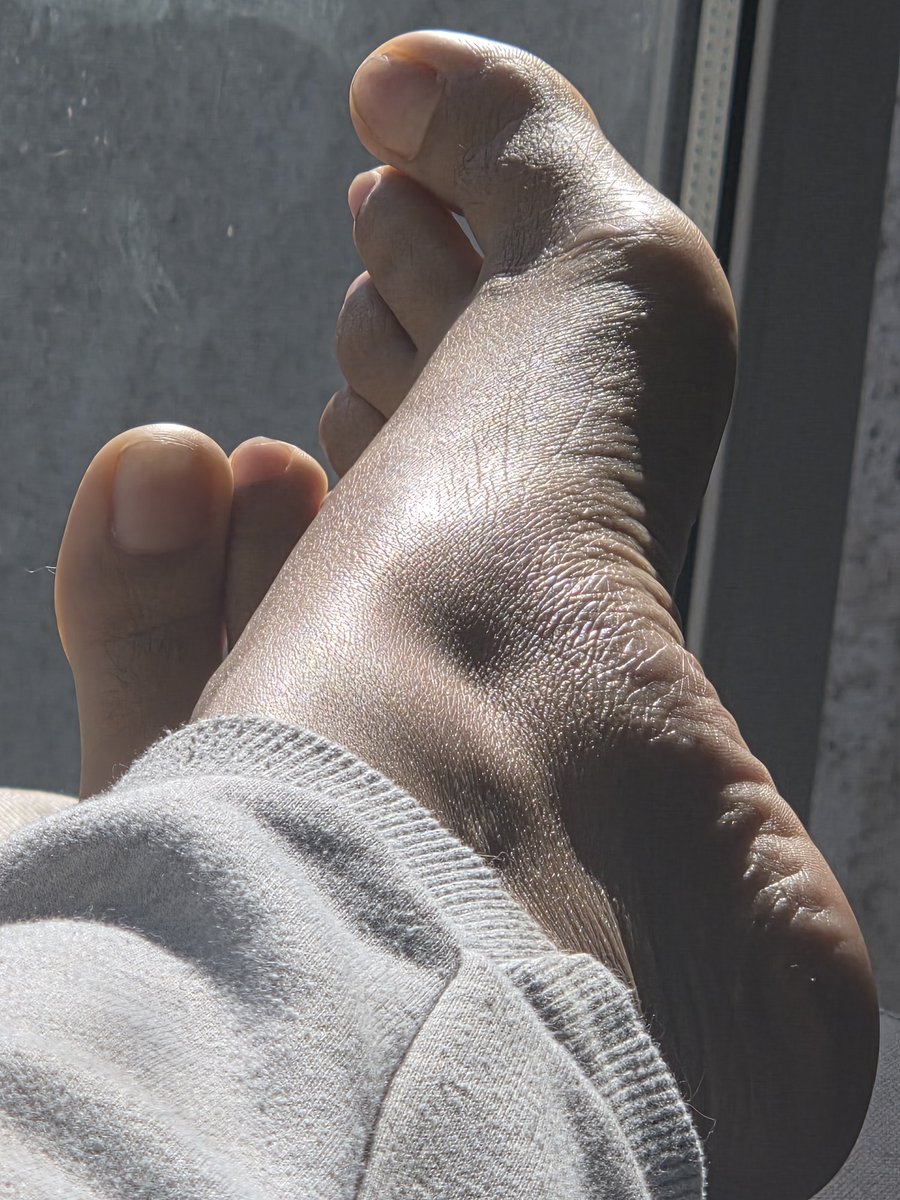 Zoe_Thunder_'s tweet photo. 👣☀️ https://t.co/72ksERY3CP