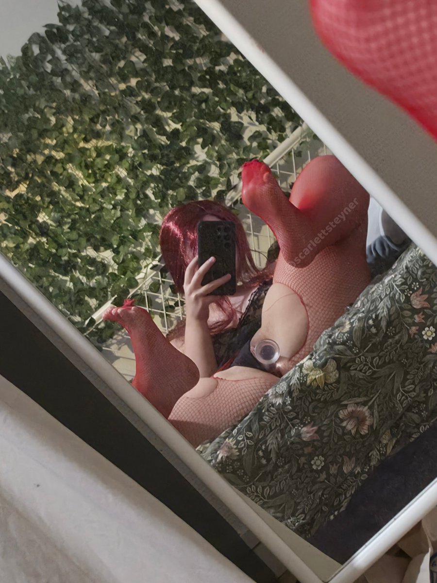 ScarlettSteyner's tweet photo. Not what I usually post but.. (ft. feet) https://t.co/zhsssRmAxP