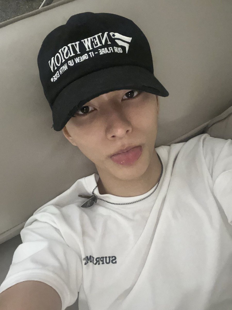 6une5de's tweet photo. 저 뭐좋아하게요 비밀이에요 https://t.co/HHe7zG2G8H