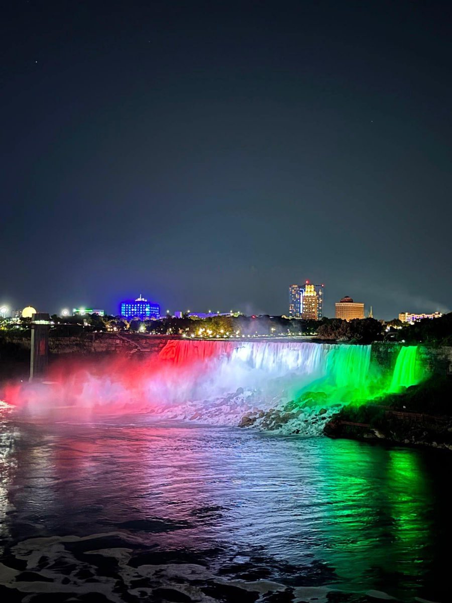 HCI_Ottawa's tweet photo. Niagara Falls were illuminated in the colours of the Tiranga on the occasion of India’s 80th Independence Day. 

Spectacular sight to witness from Canadian soil. 🇮🇳 https://t.co/abyoMsoCI0