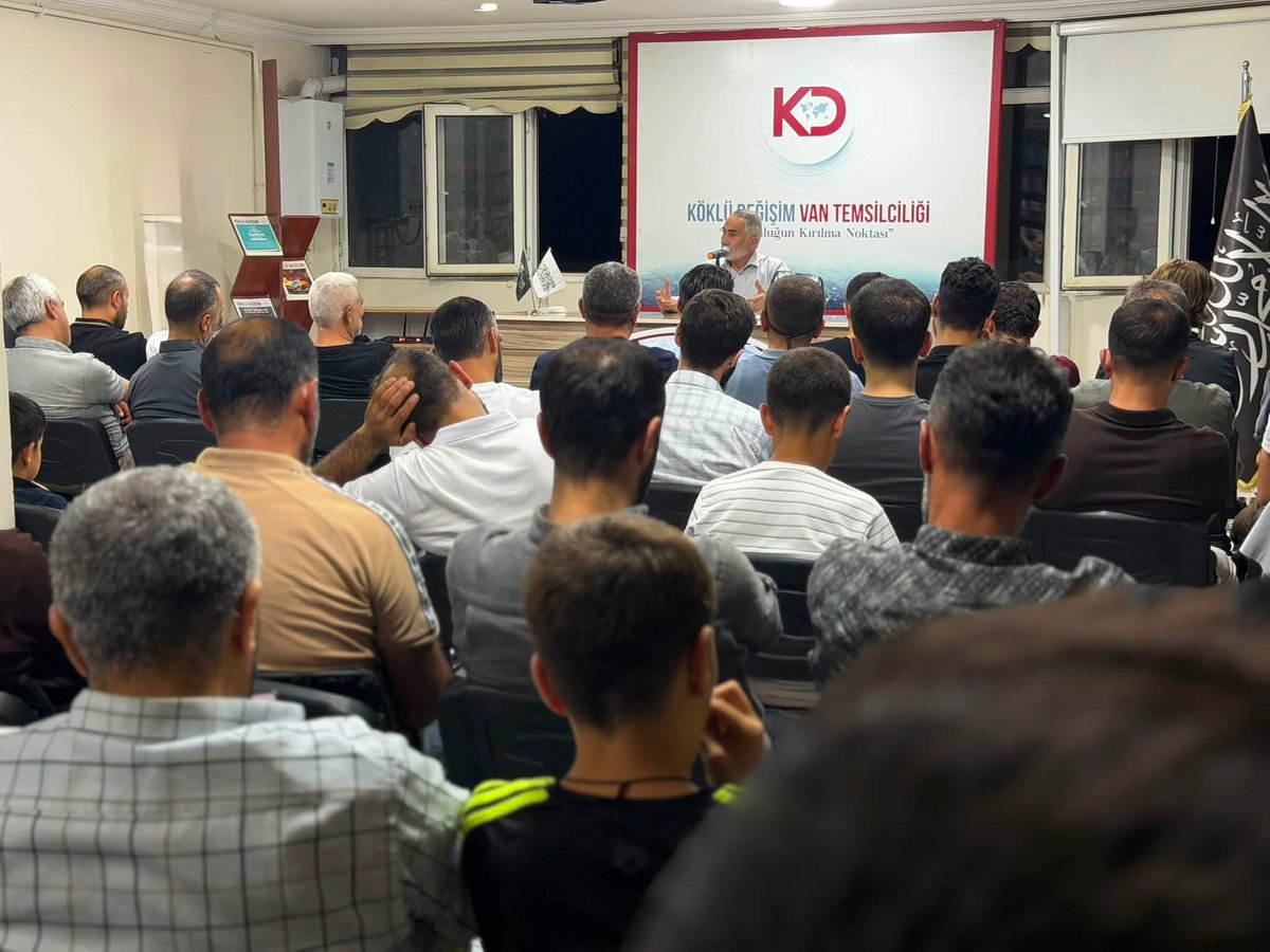 KokluDegisim65's tweet photo. K��klü Değişim Van Temsilciliğinde Panel

Köklü Değişim yazarlarından Remzi Özer’in katılımıyla “Rasulullah Efendimizin (sav) Siyasi Mücadelesi” başlıklı panel, yoğun bir katılımla gerçekleştirildi.

Necmettin Tamğaç’ın sunum konuşmasıyla başlayan panel, akabinde Remzi Özer'in+ https://t.co/IGPoB2IZ7T