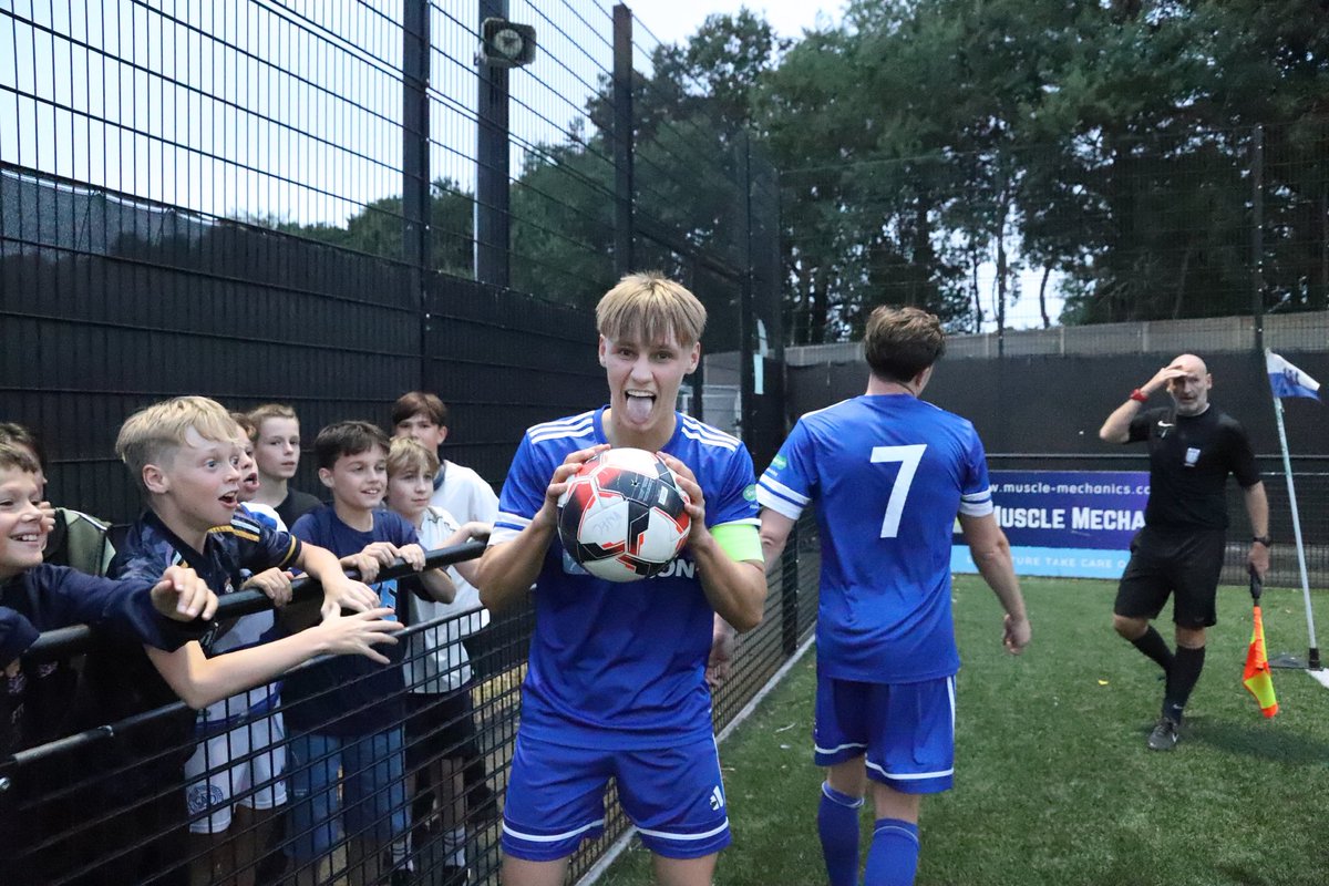 Sheerwaterfc's tweet photo. 1st half Hat Trick ⚽️⚽️⚽️ https://t.co/zvtlRGfYqP