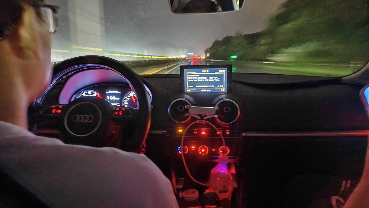 qwpwwqp's tweet photo. 两个人的开车状态，你觉得哪个开车技术更好
第1个还是第2个？ https://t.co/rBSJ5fo3Hx