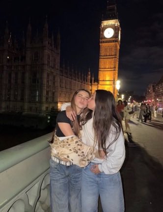isikosia's tweet photo. - Anoche soñé con vos
- ¿Qué soñaste?
- No me acuerdo https://t.co/jnq3As0jtf