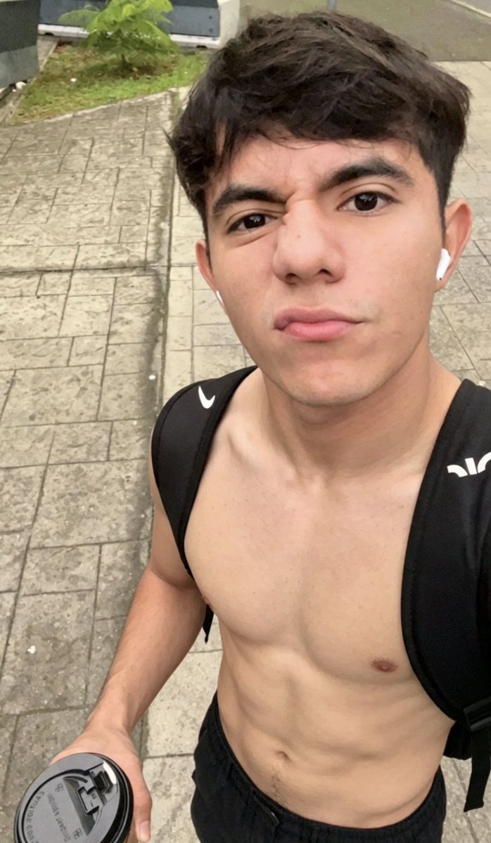_gusta_vito's tweet photo. Vámonos a jugar fut ✌🏽 

#gaytop #gay #lgbt #gaymexico #mexicangay #of #gaygdl #gdl https://t.co/T9PXXQzEYa